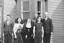 Joe Houlihan, Mary Ennis, Sr. Angela, Jack Ennis, Jean Ennis, Louis Ennis in front of Jim Ennis house
